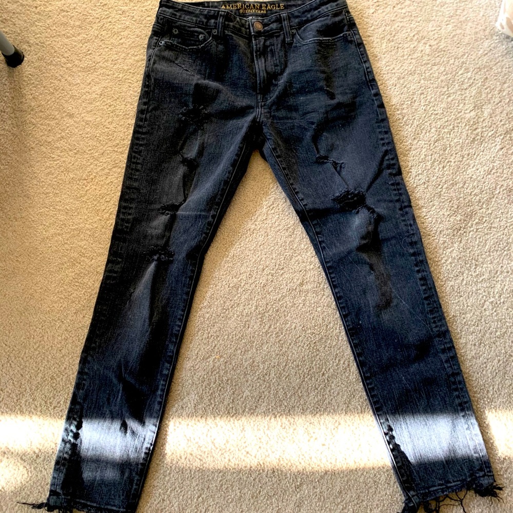 American Eagle men’s distressed jeans